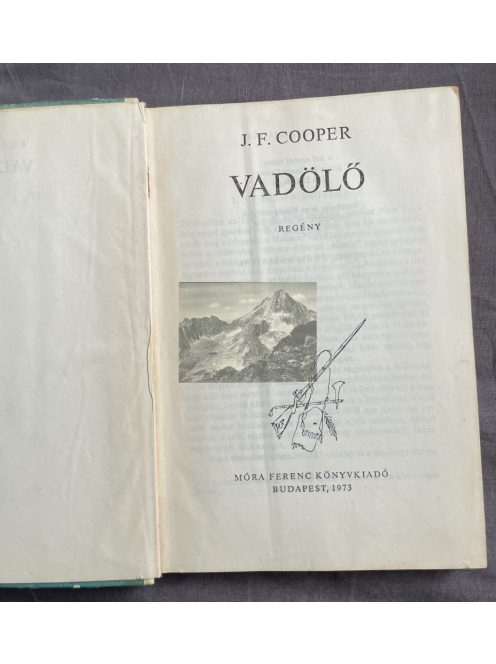 J. F. Cooper: Vadölő  ( The Deerslayer)