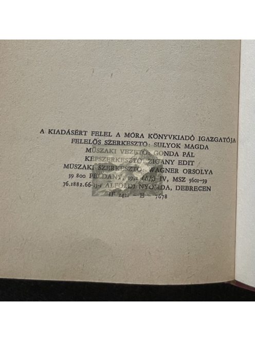 Thury Zsuzsa: A tűzpiros üveggömb, Csíkos könyvek 