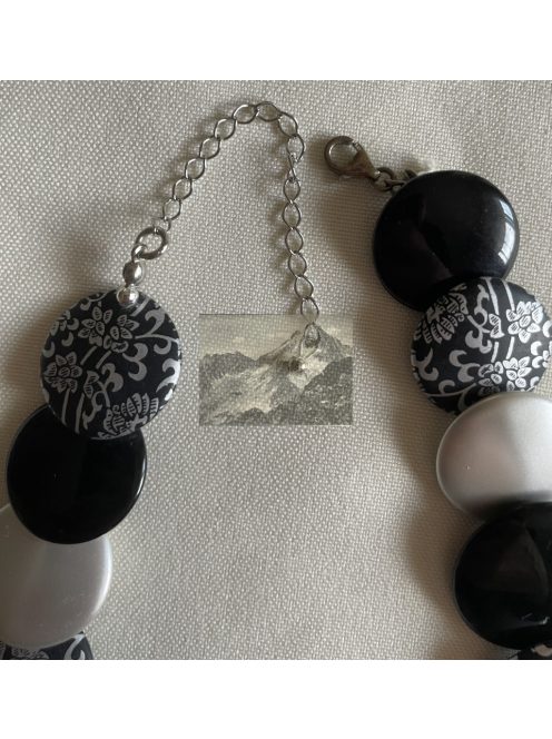 Fekete-ezüst műanyag, Vintage stílusú nyaklánc