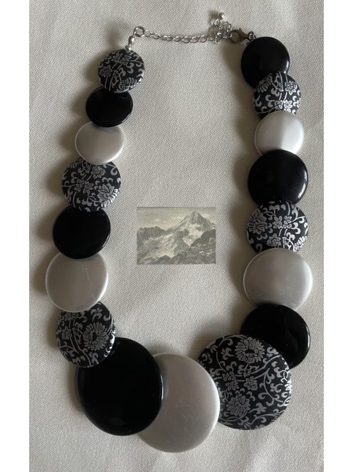 Fekete-ezüst műanyag, Vintage stílusú nyaklánc