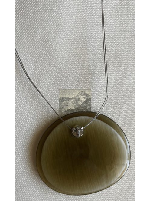 Macskaszem hatású modern medálos nyaklánc- zöldesbarna