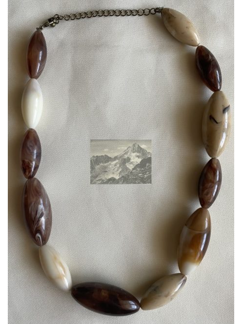 Márványhatású gyöngy nyaklánc – természetes földszínekben