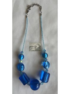   Kézzel fűzött nyaklánc üveggyöngyökből – kék árnyalatokban